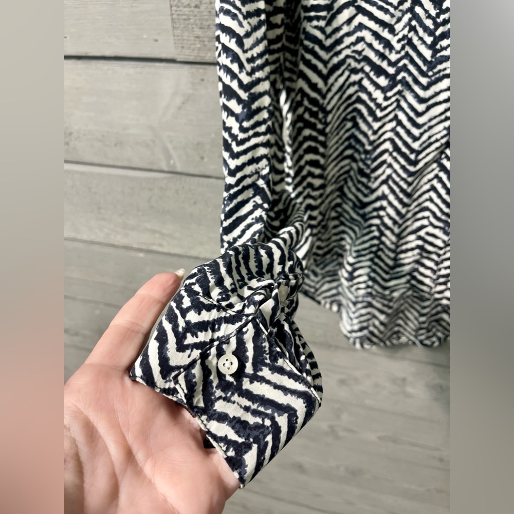 Joe’s Jeans Silk Animal Chevron Print Long Sleeved Button Up Blouse Sz XS Summer - Picture 5 of 13